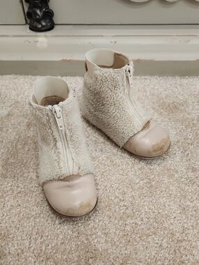 LMDI Girls Beige Fur Boots Size EU 24/ US 7.5/8 Made In Spain